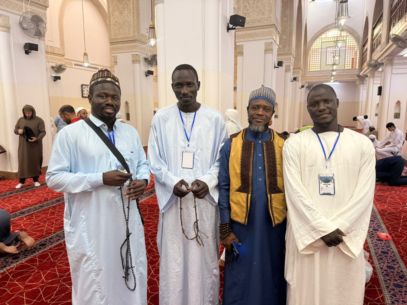 Groupe de voyageurs accompagné par Fouta Voyages à Médine